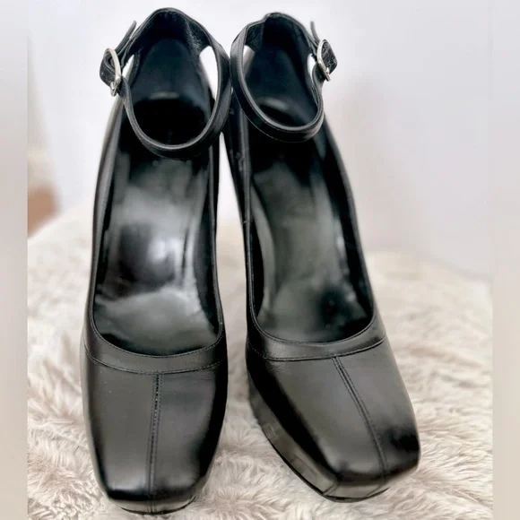 BALENCIAGA DESIGNER BLACK LEATHER PUMPS HAND MADE ITALY ALMOND TOE BUCKLE SZ 7 - Picture 2 of 16